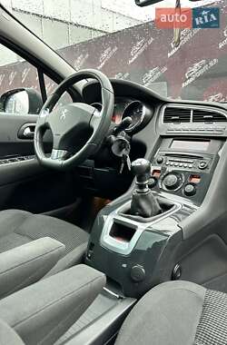 Микровэн Peugeot 5008 2013 в 