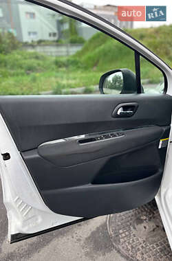 Микровэн Peugeot 5008 2011 в 