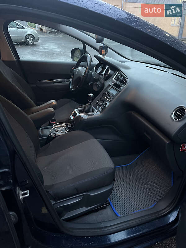 Микровэн Peugeot 5008 2010 в Львове