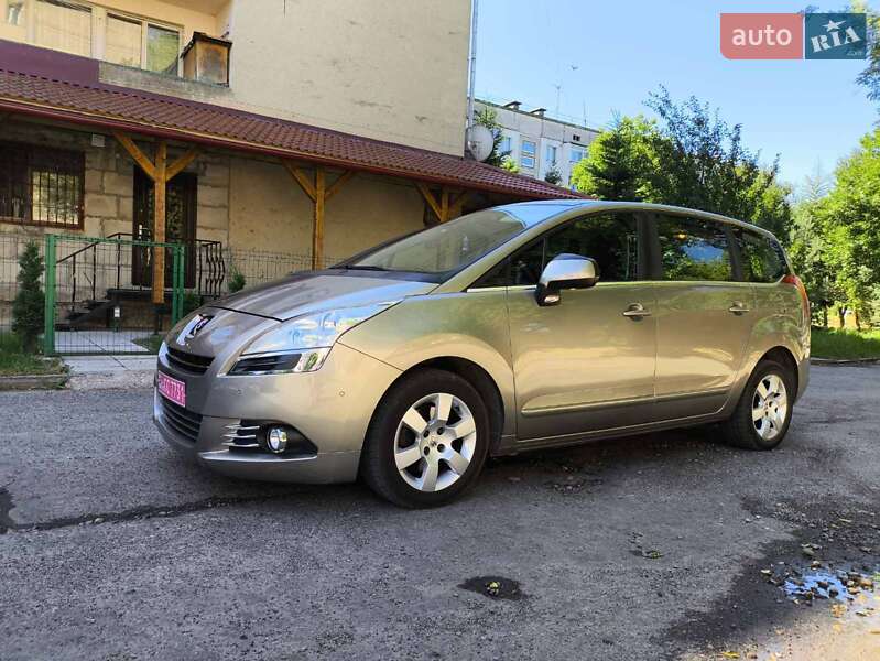 Микровэн Peugeot 5008 2012 в Калуше
