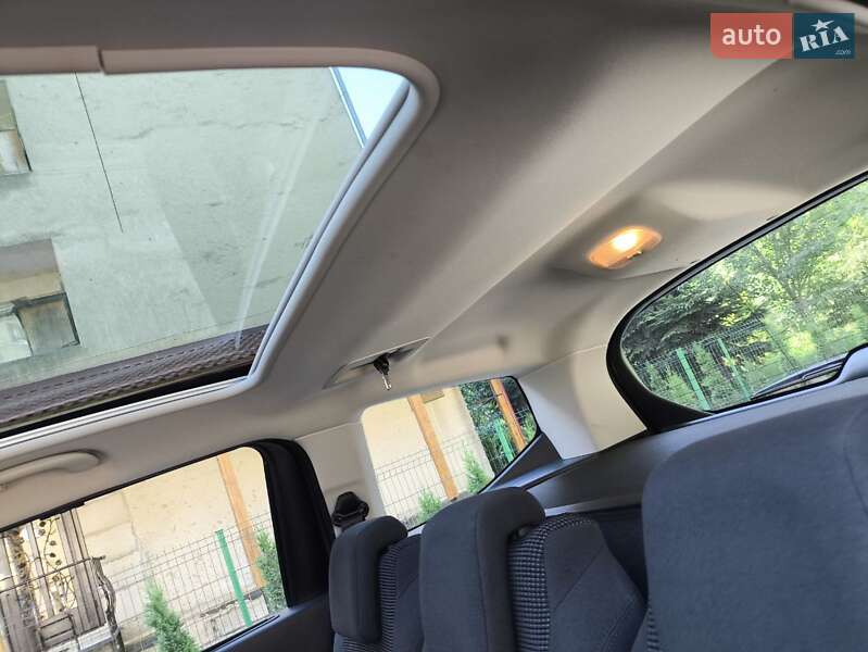 Микровэн Peugeot 5008 2012 в Калуше