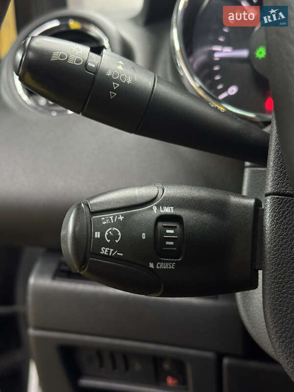 Микровэн Peugeot 5008 2011 в Львове