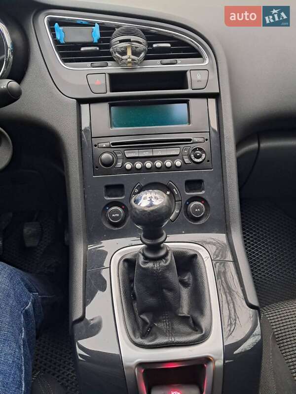 Мікровен Peugeot 5008 2011 в Козятині