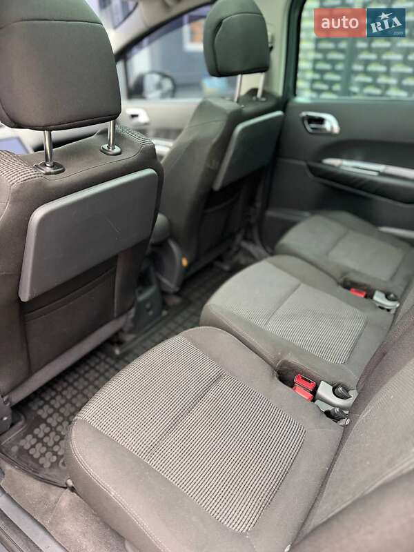 Микровэн Peugeot 5008 2010 в Киеве фото 6 Микровэн Peugeot 5008 2010 в Киеве