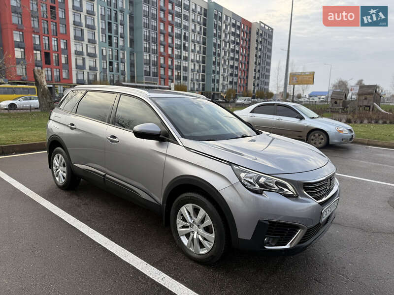 Внедорожник / Кроссовер Peugeot 5008 2017 в Киеве