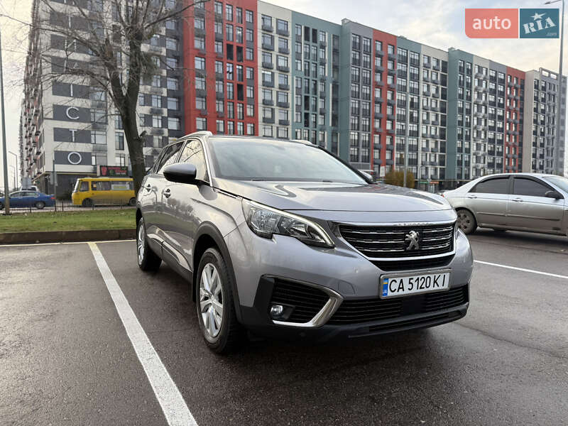 Внедорожник / Кроссовер Peugeot 5008 2017 в Киеве