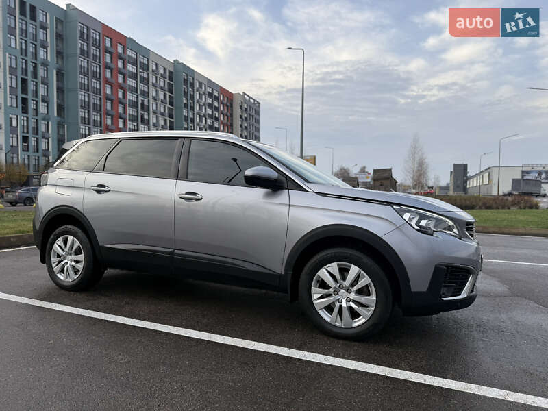 Внедорожник / Кроссовер Peugeot 5008 2017 в Киеве