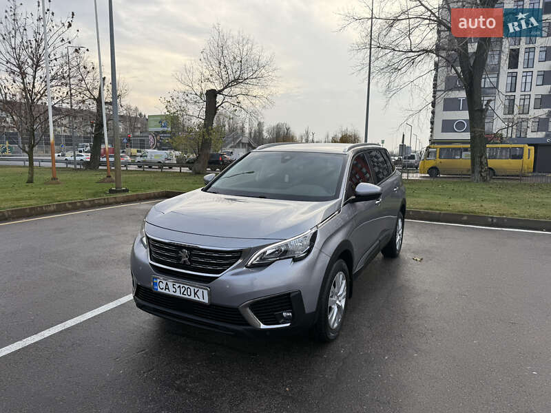 Внедорожник / Кроссовер Peugeot 5008 2017 в Киеве
