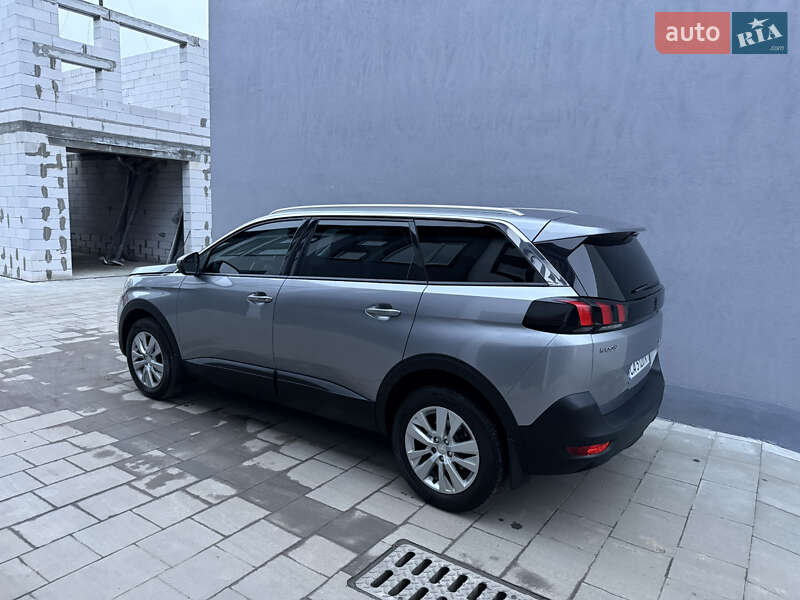 Внедорожник / Кроссовер Peugeot 5008 2017 в Киеве