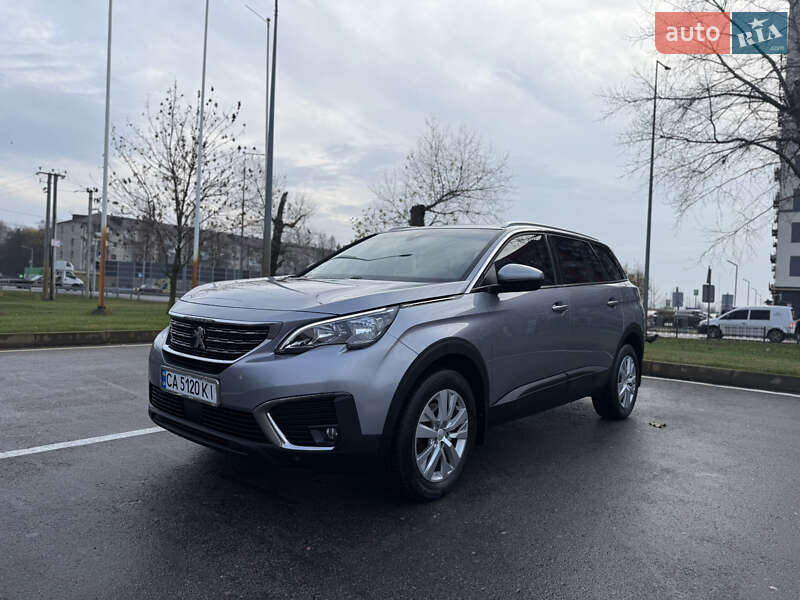 Внедорожник / Кроссовер Peugeot 5008 2017 в Киеве