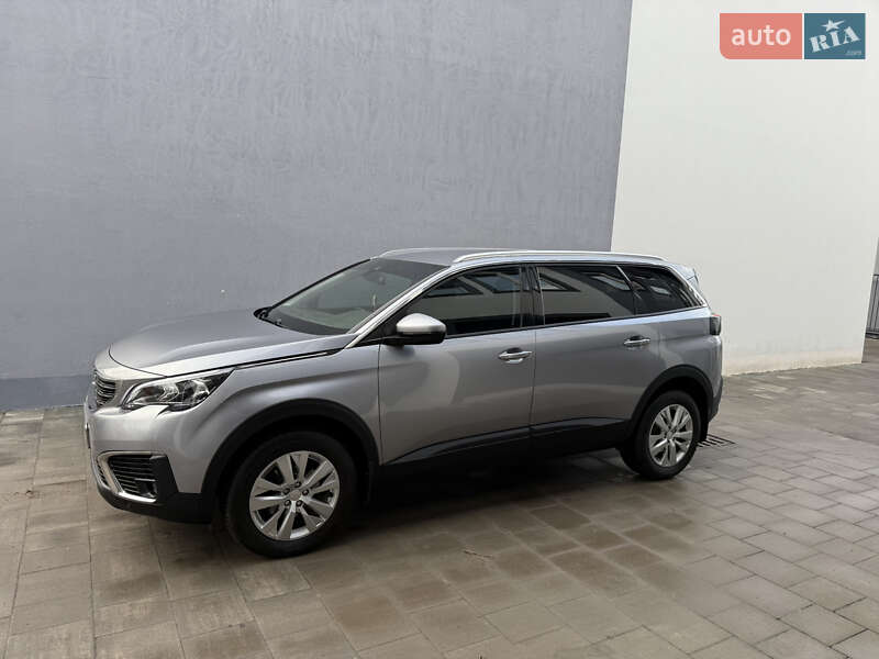 Внедорожник / Кроссовер Peugeot 5008 2017 в Киеве