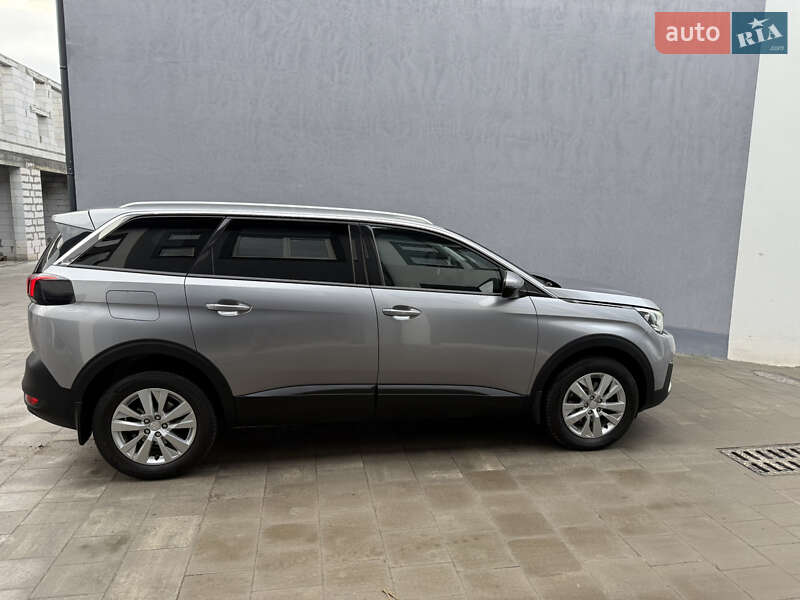 Внедорожник / Кроссовер Peugeot 5008 2017 в Киеве