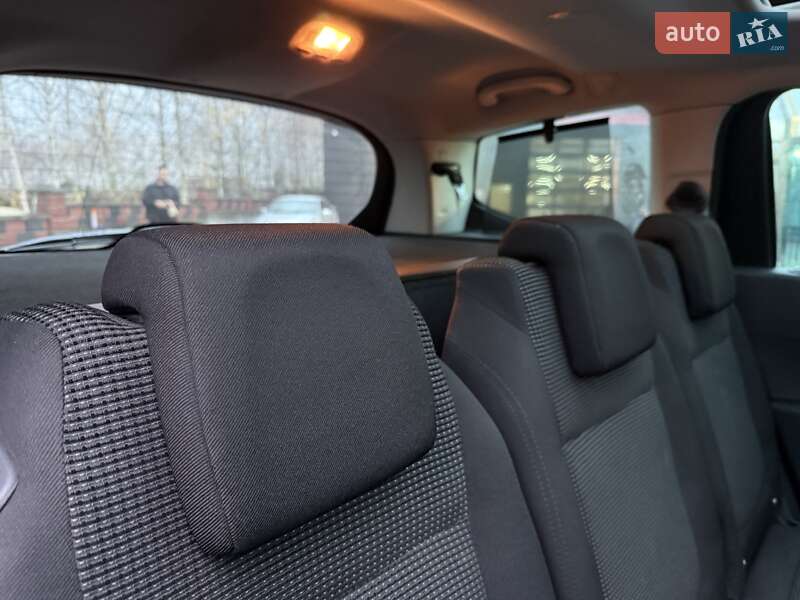 Мікровен Peugeot 5008 2011 в Рівному