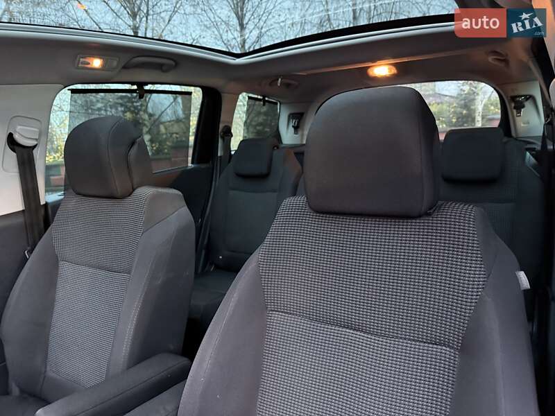 Мікровен Peugeot 5008 2011 в Рівному