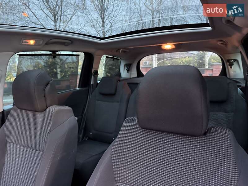 Мікровен Peugeot 5008 2011 в Рівному