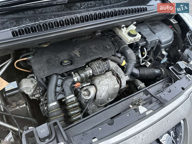 Микровэн Peugeot 5008 2011 в Ровно