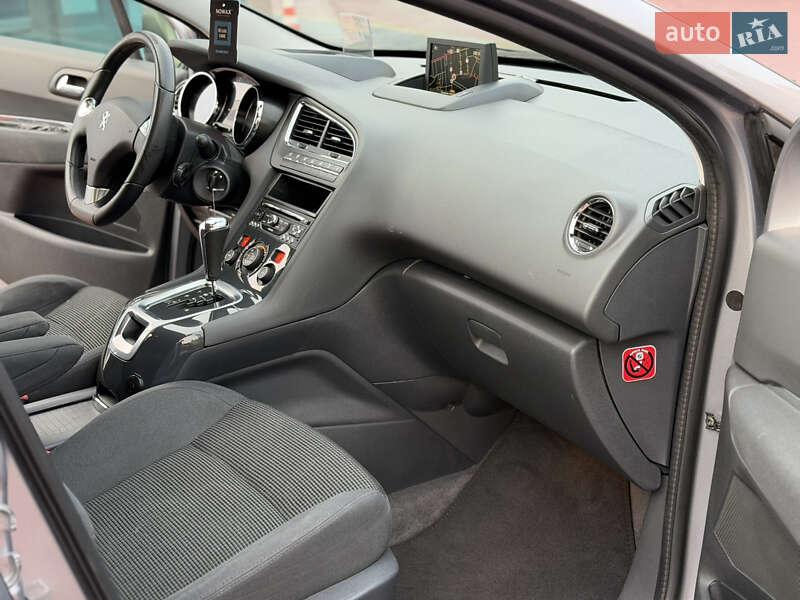 Микровэн Peugeot 5008 2015 в Ровно