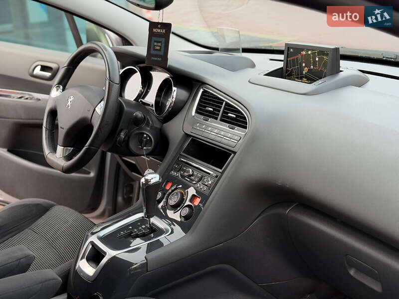 Микровэн Peugeot 5008 2015 в Ровно