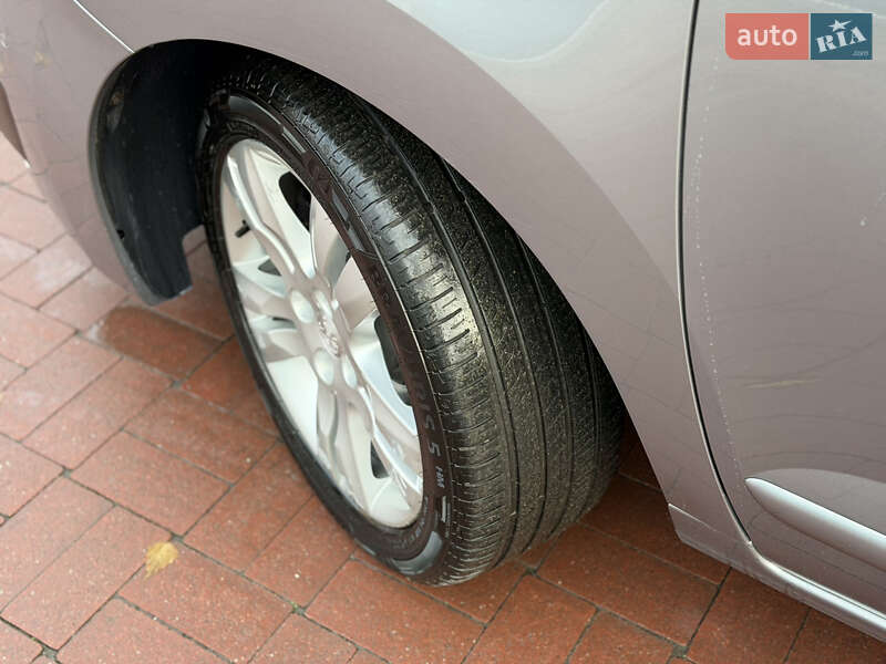 Микровэн Peugeot 5008 2015 в Ровно