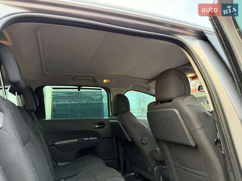 Микровэн Peugeot 5008 2015 в Ровно