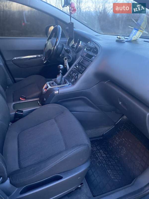 Мікровен Peugeot 5008 2010 в Володимирі