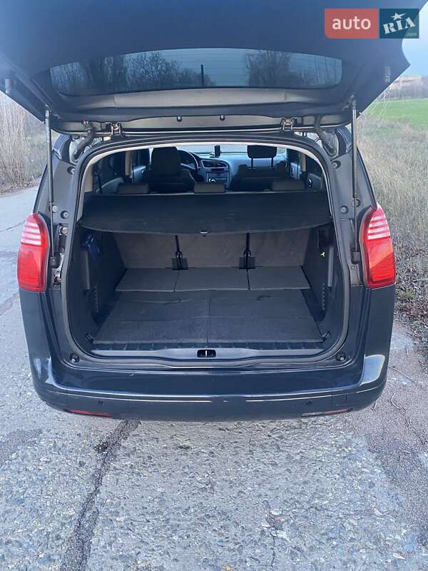 Мікровен Peugeot 5008 2010 в Володимирі