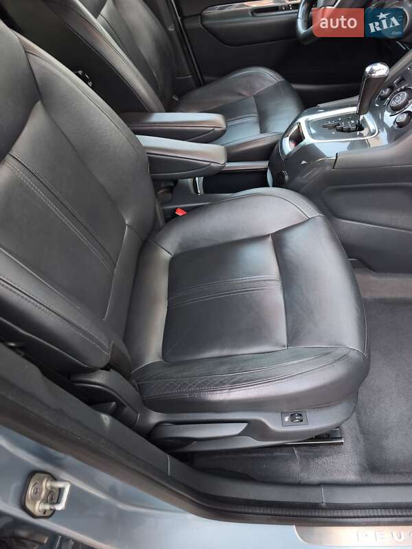 Мікровен Peugeot 5008 2011 в Щасливе