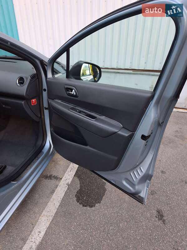 Мікровен Peugeot 5008 2011 в Щасливе