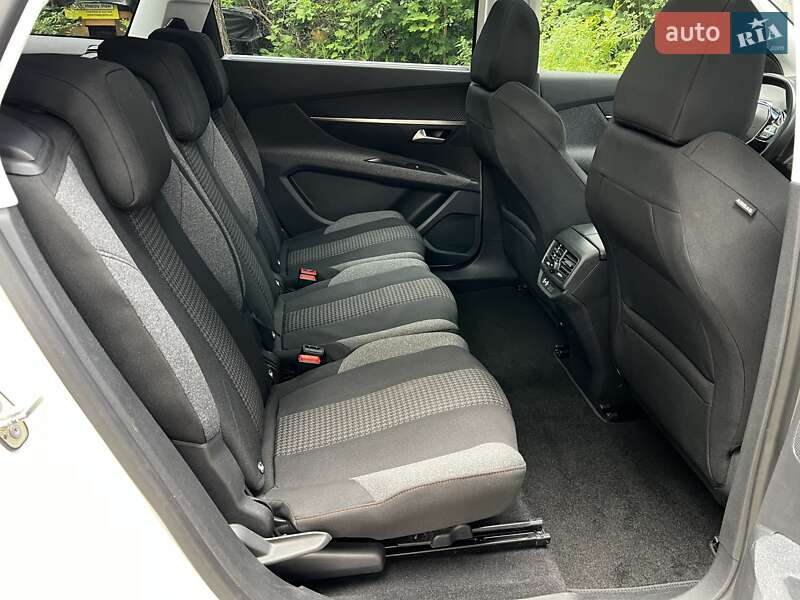 Внедорожник / Кроссовер Peugeot 5008 2019 в Львове