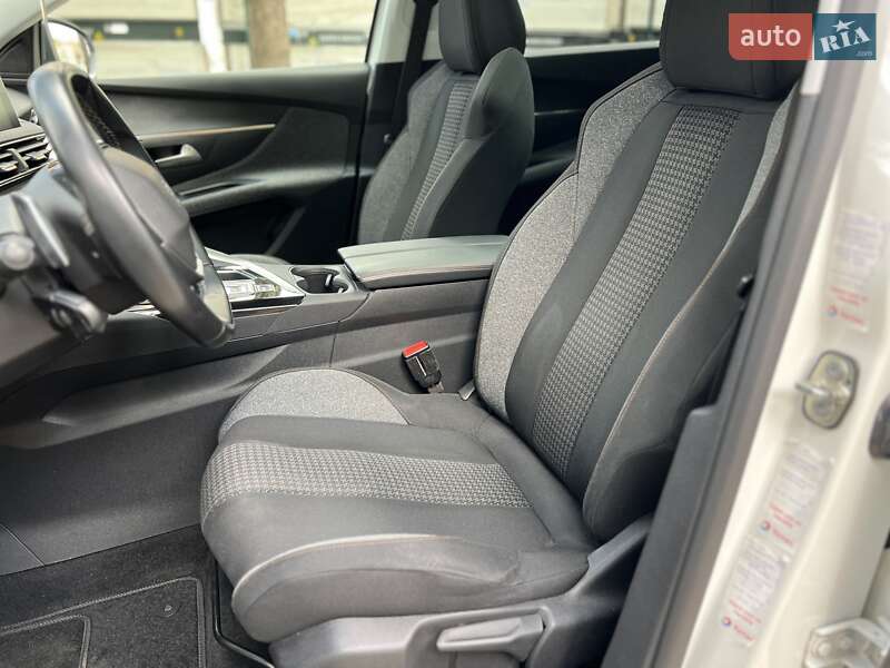 Внедорожник / Кроссовер Peugeot 5008 2019 в Львове