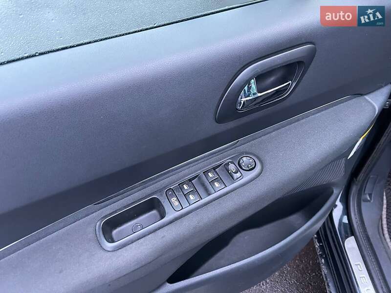 Мікровен Peugeot 5008 2012 в Києві