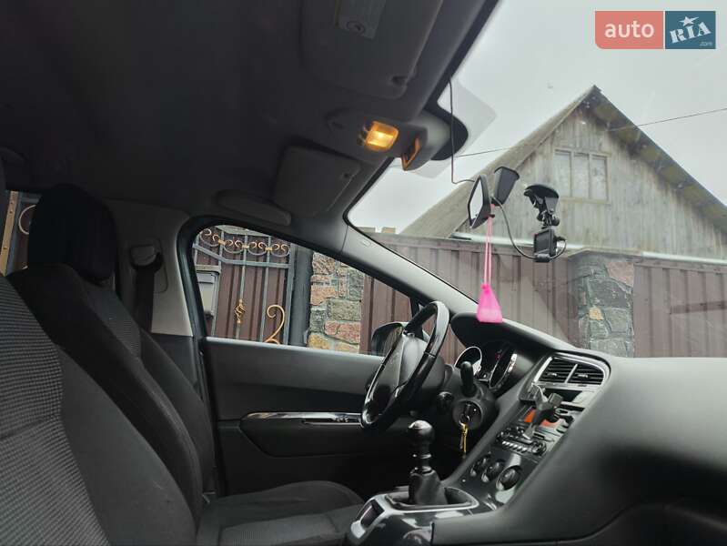 Микровэн Peugeot 5008 2009 в Звягеле