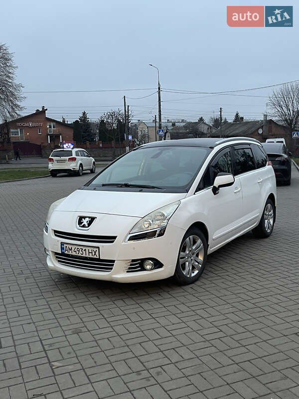 Peugeot 5008 2012