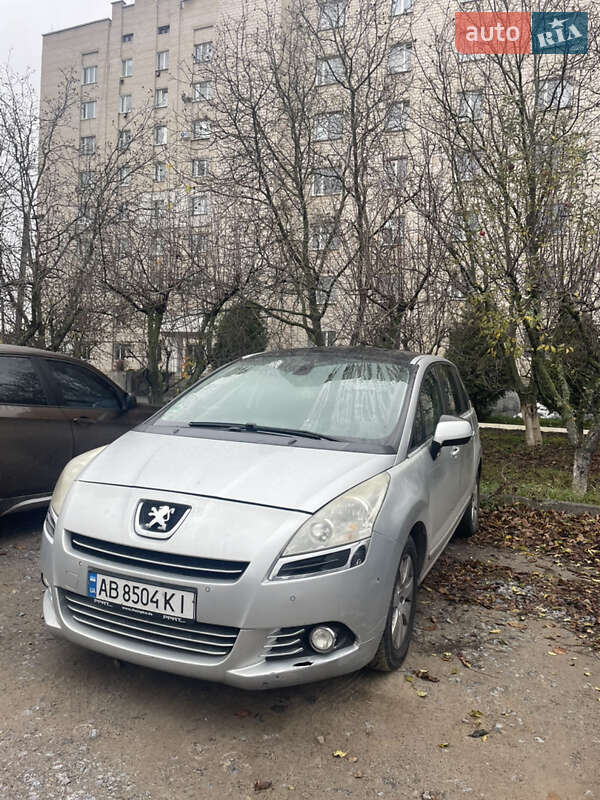Peugeot 5008 2012