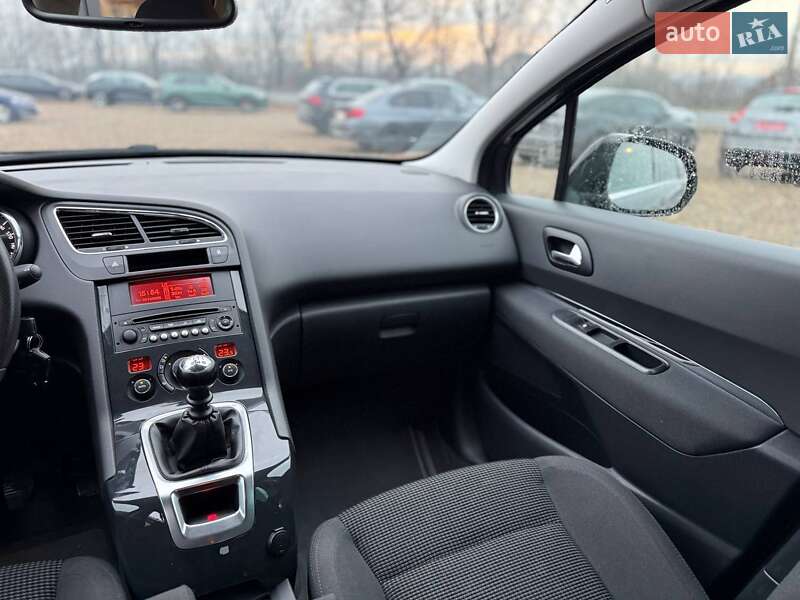 Микровэн Peugeot 5008 2015 в Коломые