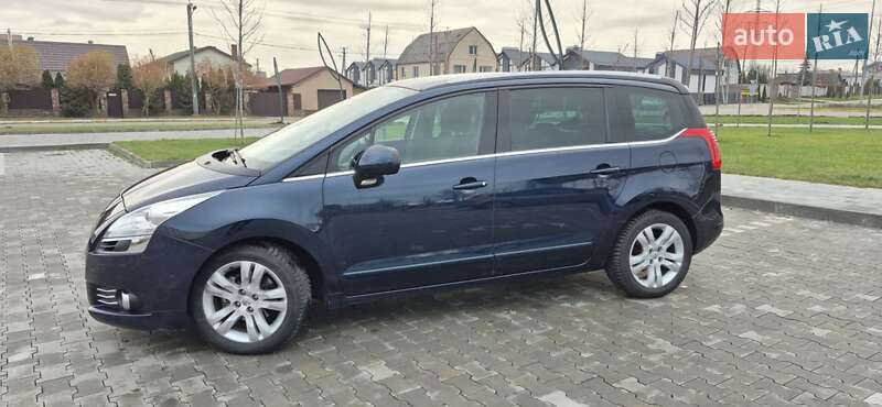 Микровэн Peugeot 5008 2010 в Киеве