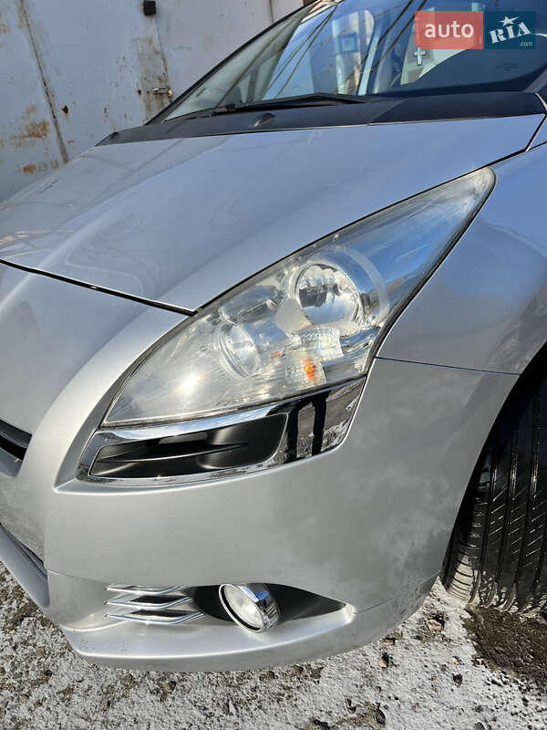 Мікровен Peugeot 5008 2010 в Южному