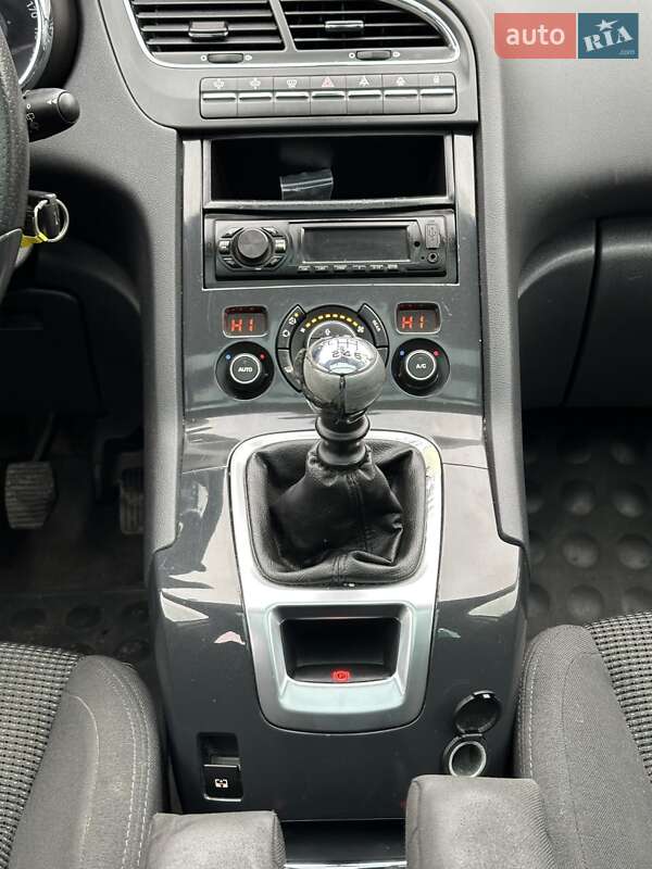 Микровэн Peugeot 5008 2012 в Сумах