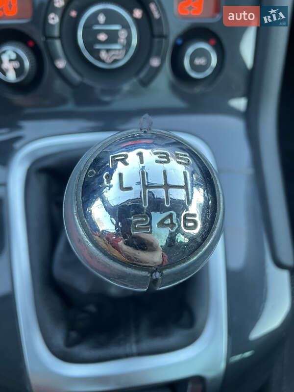 Микровэн Peugeot 5008 2010 в Почаеве