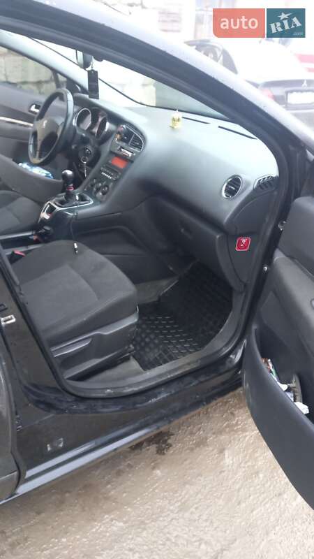 Микровэн Peugeot 5008 2009 в Черновцах