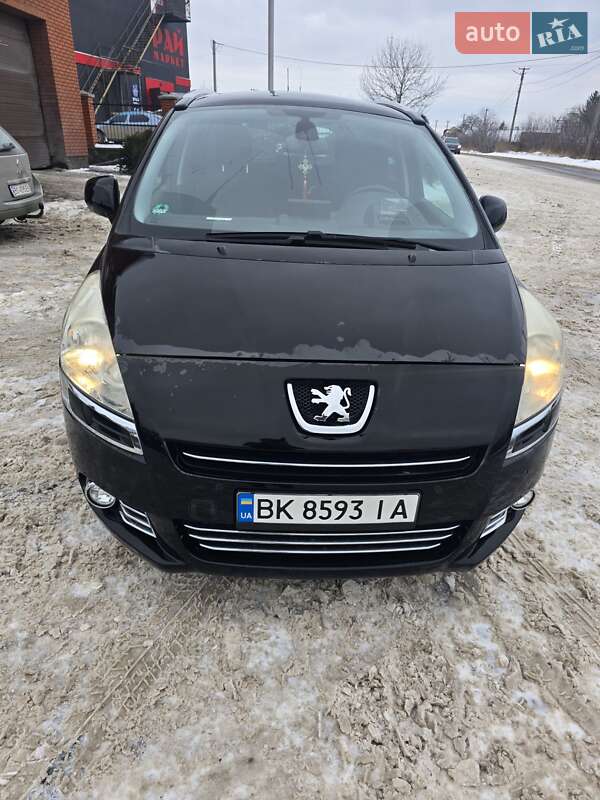 Peugeot 5008 2011