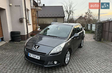 Мікровен Peugeot 5008 2013 в Дубні
