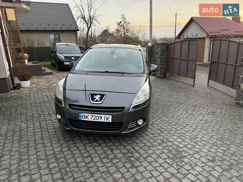 Микровэн Peugeot 5008 2013 в Дубно