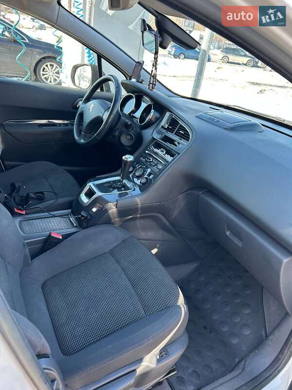 Микровэн Peugeot 5008 2012 в Львове