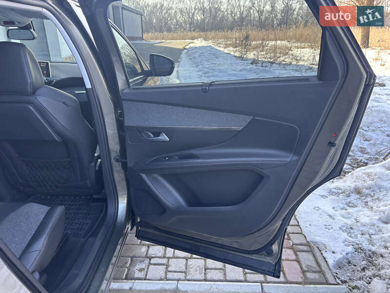 Внедорожник / Кроссовер Peugeot 5008 2017 в Тернополе