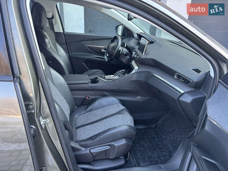 Внедорожник / Кроссовер Peugeot 5008 2017 в Тернополе