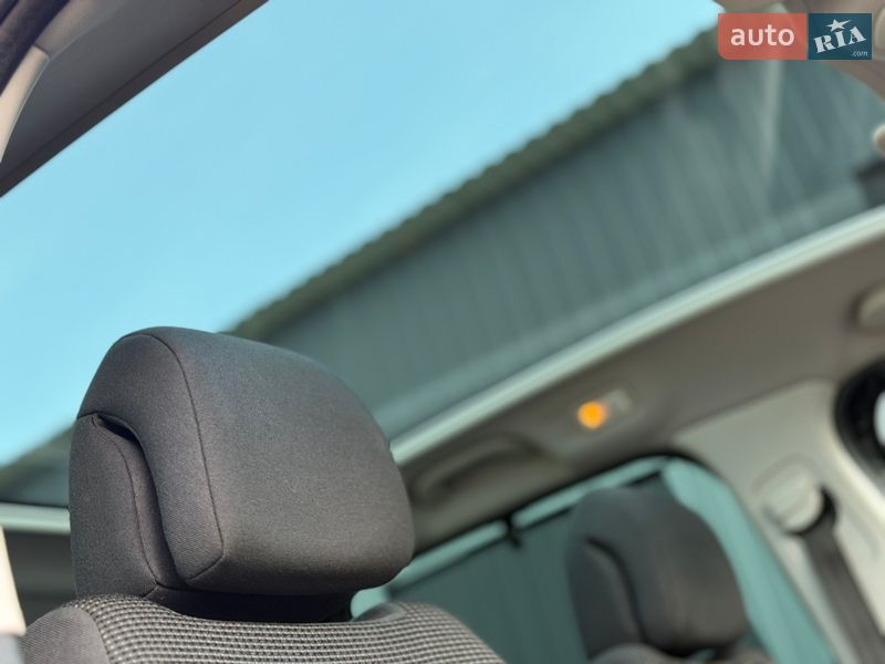 Микровэн Peugeot 5008 2015 в Самборе