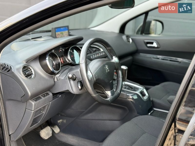 Микровэн Peugeot 5008 2015 в Самборе