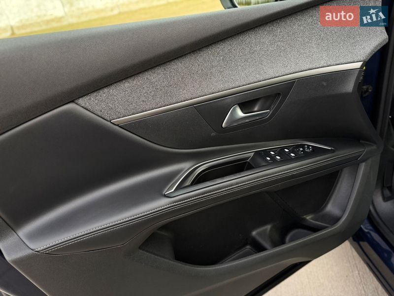 Внедорожник / Кроссовер Peugeot 5008 2019 в Луцке