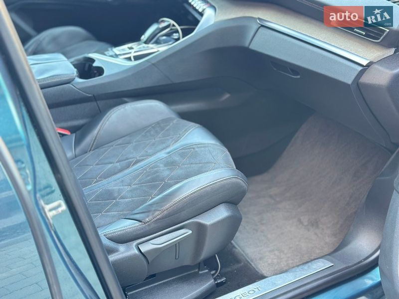 Внедорожник / Кроссовер Peugeot 5008 2017 в Черновцах